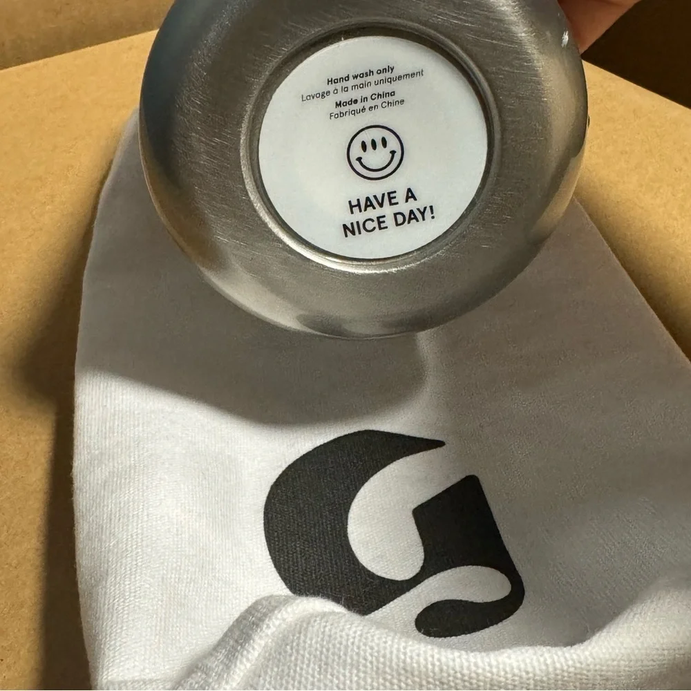 Glossier Tumbler Limited Edition Holiday NWT - Picture 7 of 7